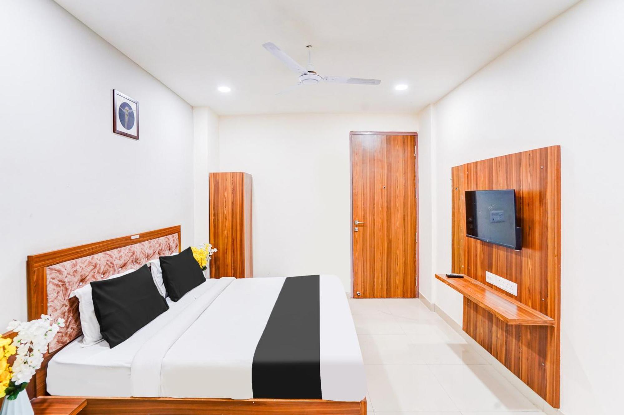 Super Collection O Sector 104 Noida Hotel Bagian luar foto
