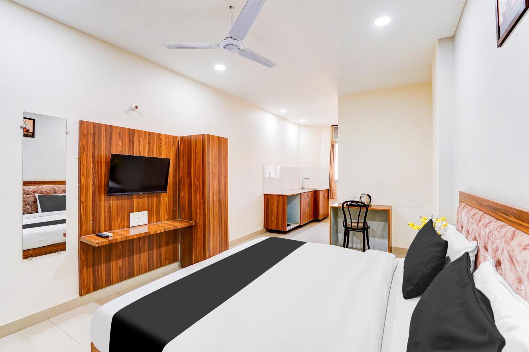 Super Collection O Sector 104 Noida Hotel Bagian luar foto