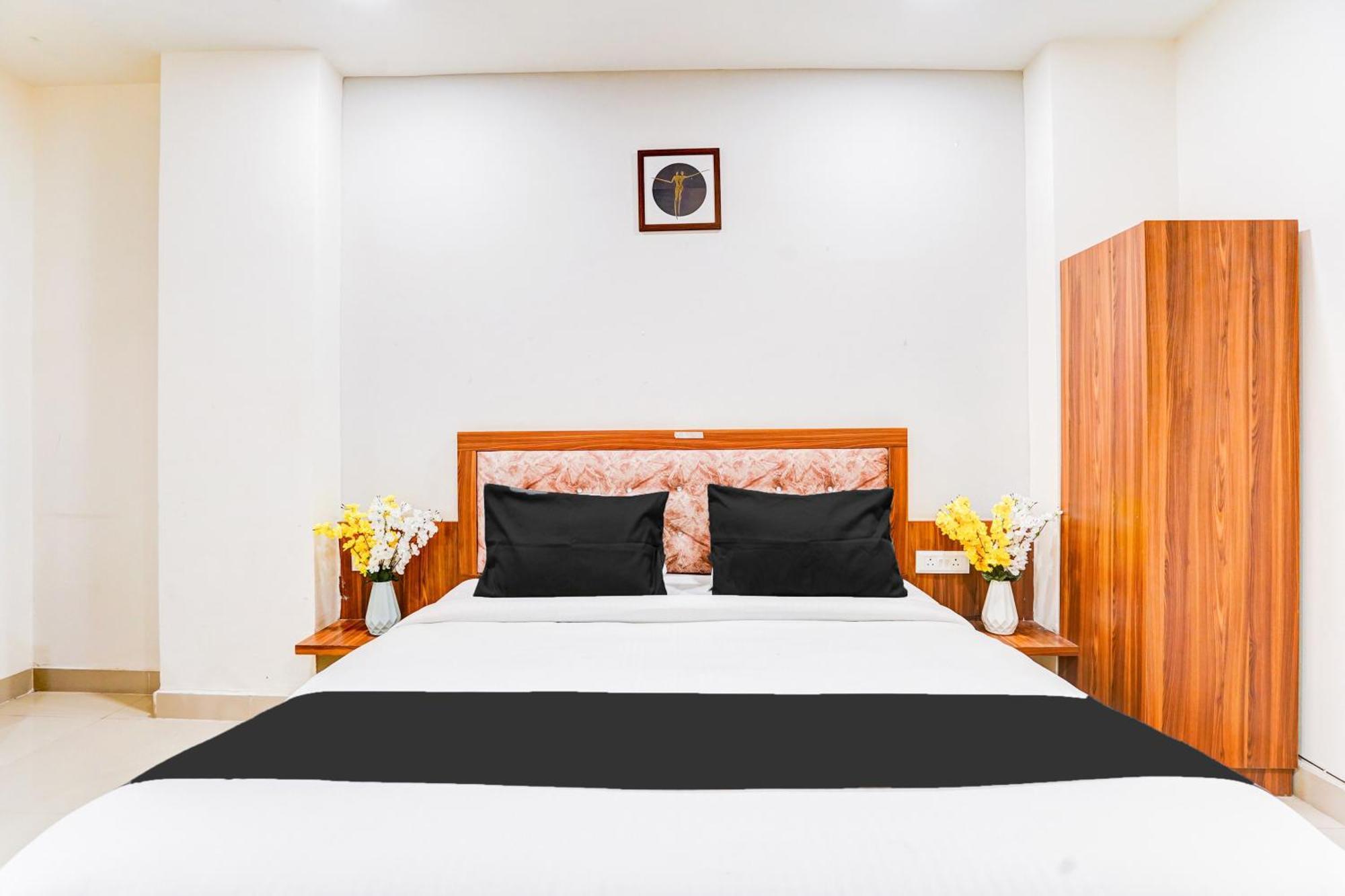 Super Collection O Sector 104 Noida Hotel Bagian luar foto