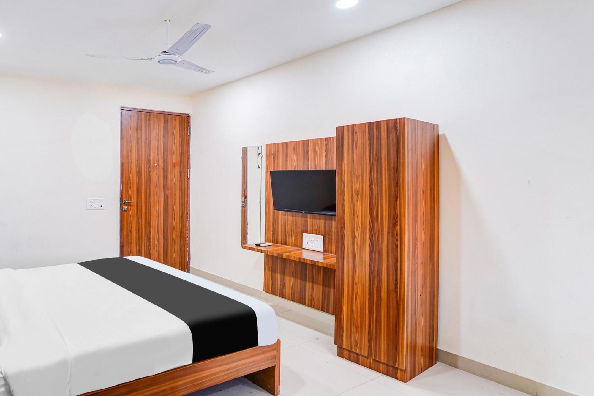 Super Collection O Sector 104 Noida Hotel Bagian luar foto