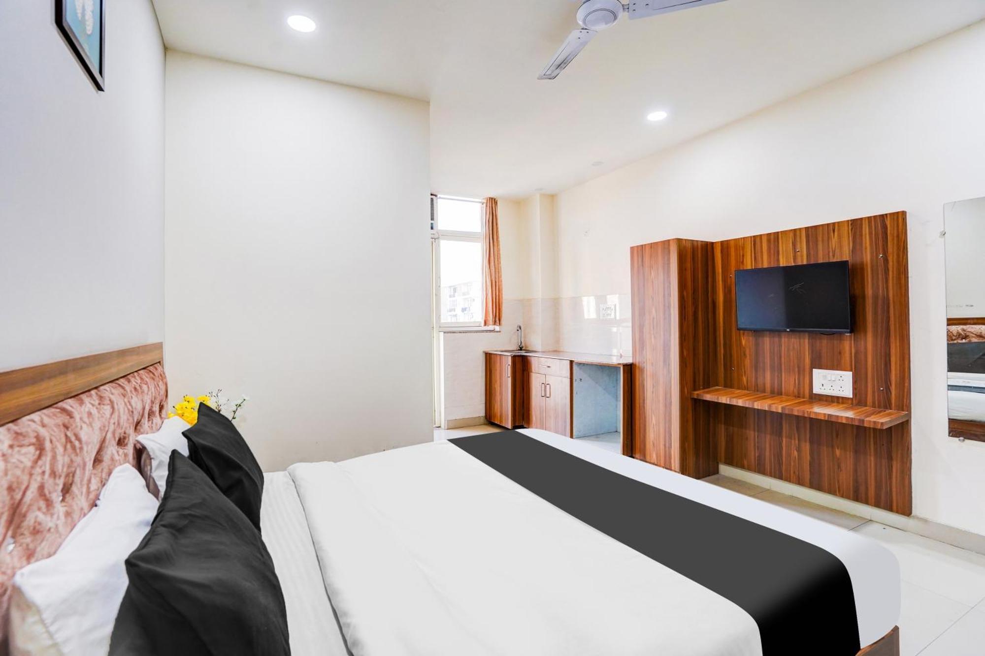 Super Collection O Sector 104 Noida Hotel Bagian luar foto