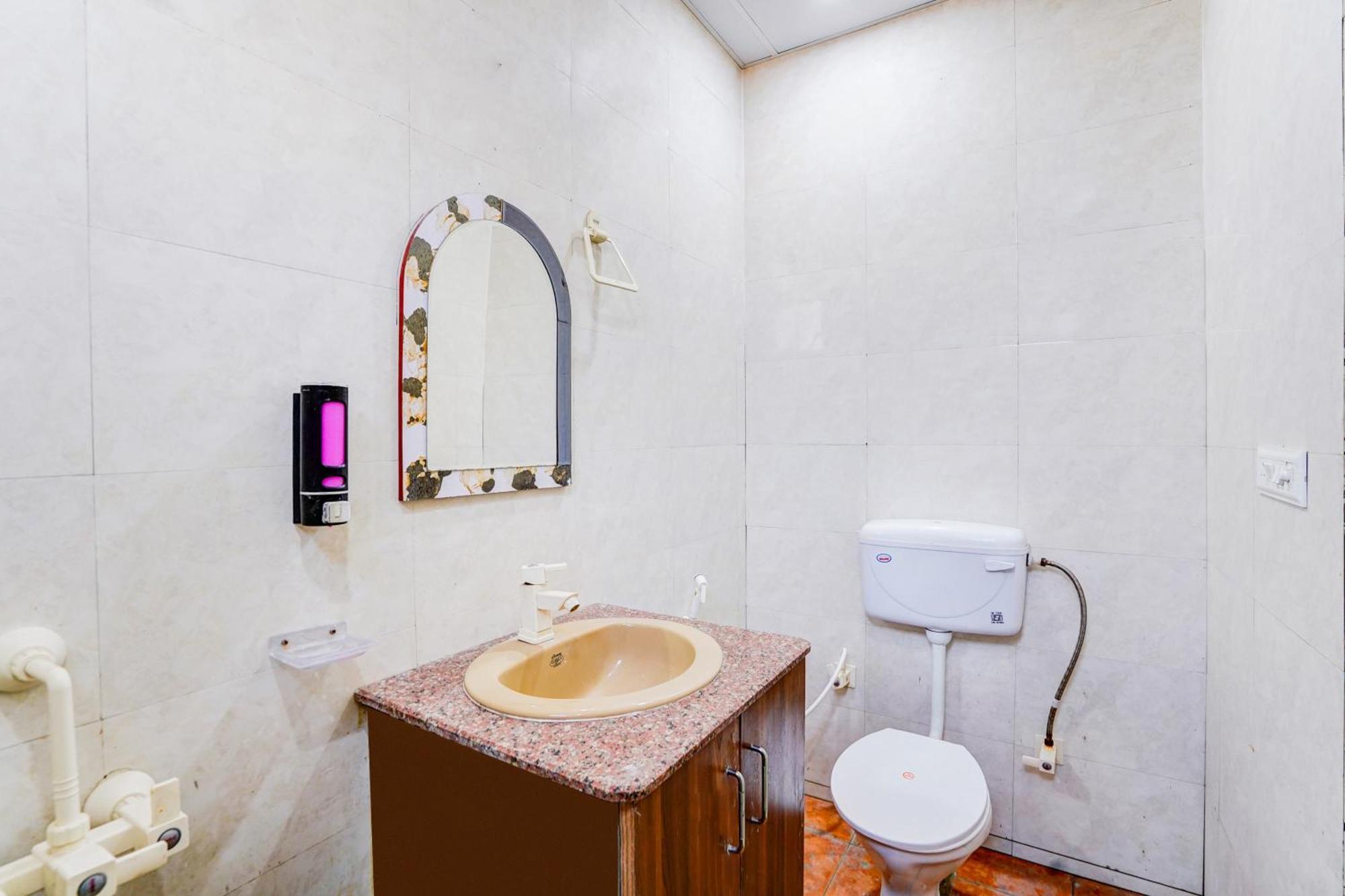 Super Collection O Sector 104 Noida Hotel Bagian luar foto