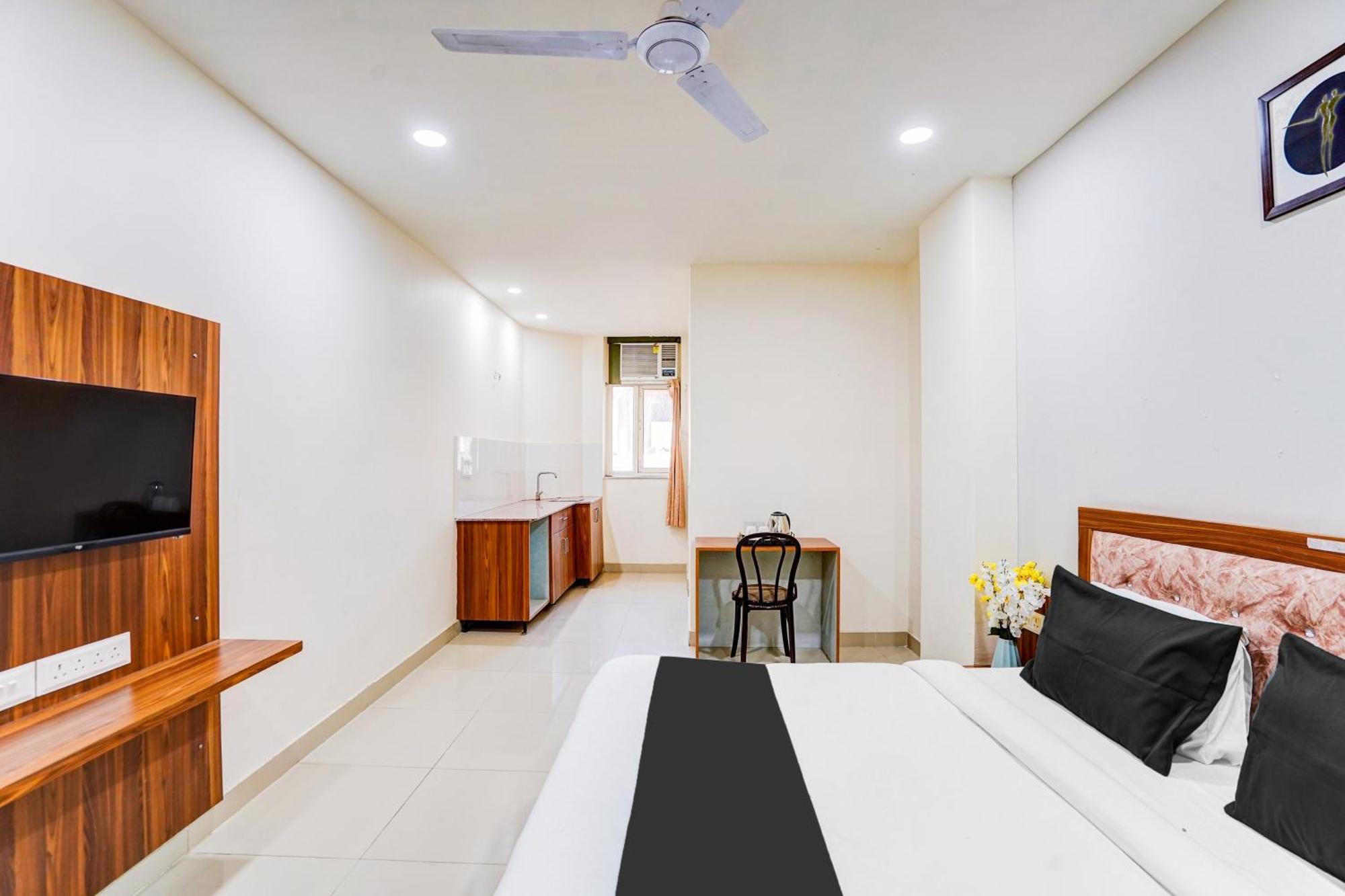 Super Collection O Sector 104 Noida Hotel Bagian luar foto