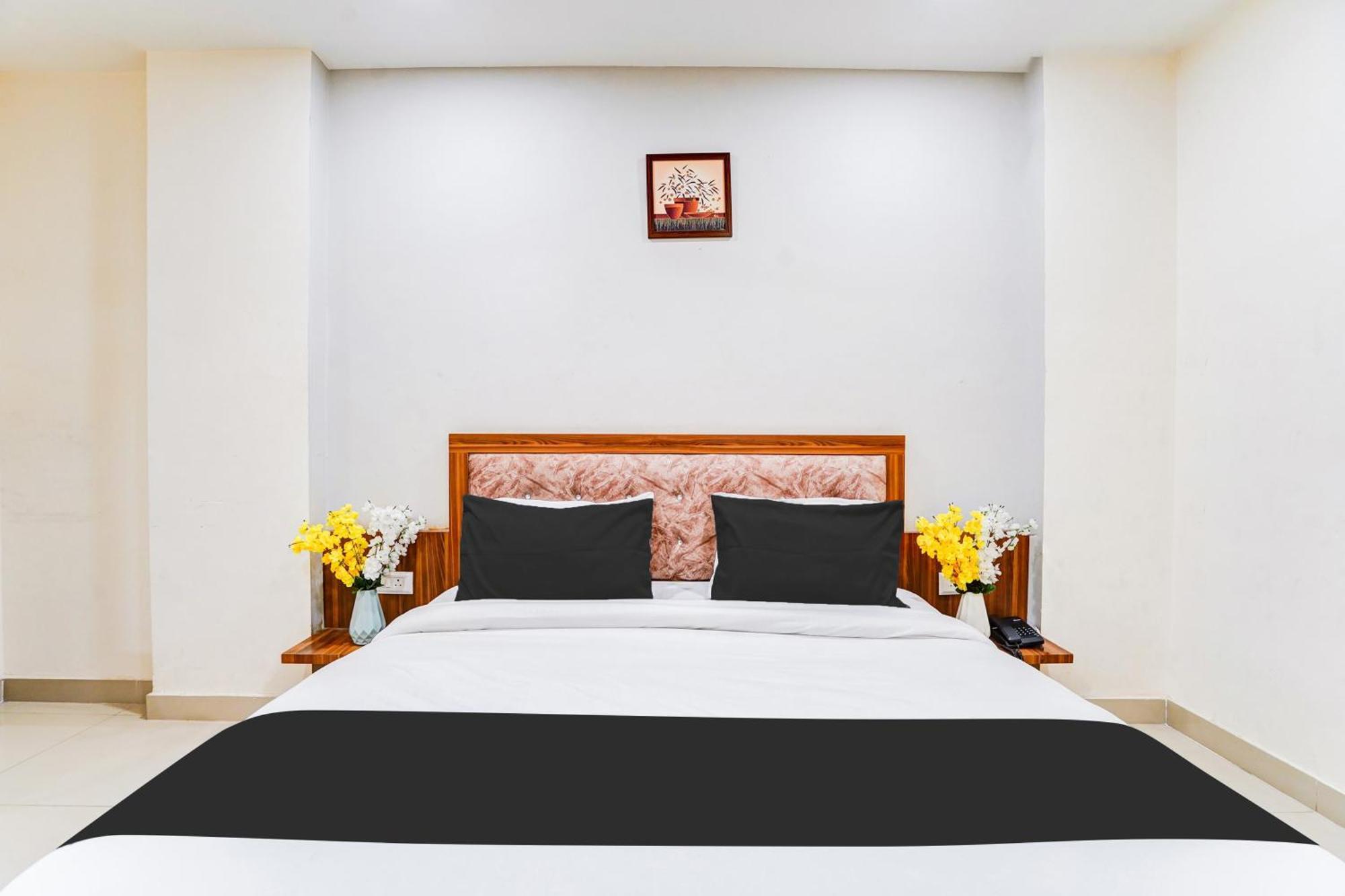 Super Collection O Sector 104 Noida Hotel Bagian luar foto