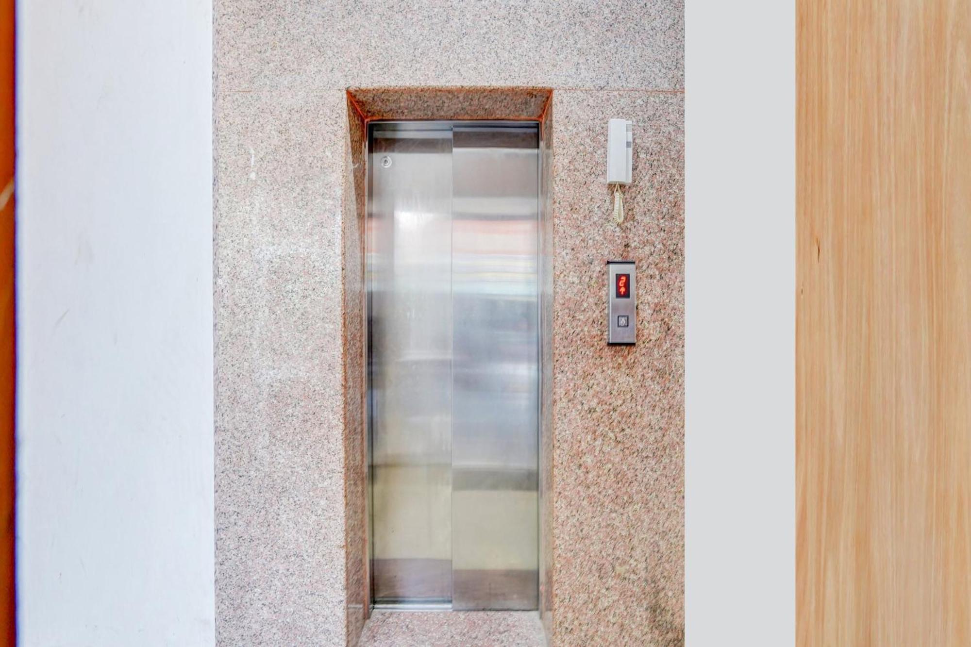 Super Collection O Sector 104 Noida Hotel Bagian luar foto