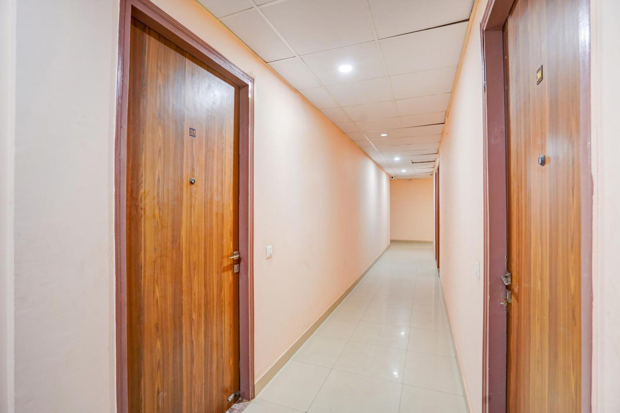 Super Collection O Sector 104 Noida Hotel Bagian luar foto
